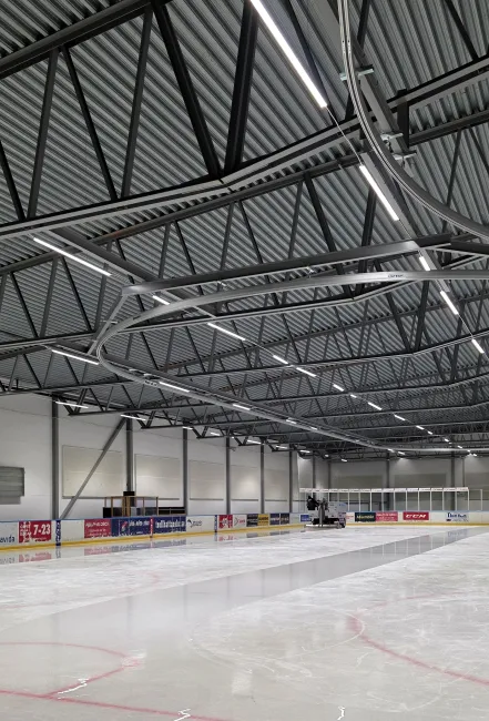 Granitor har vi levererat en sofistikerad belysningsl&ouml;sning f&ouml;r en ishall i Trollh&auml;ttan