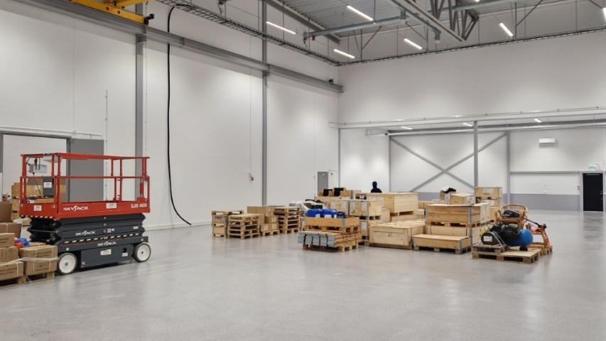 AEL LED installation i rum med travers